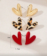 Load image into Gallery viewer, Heart Post Earrings