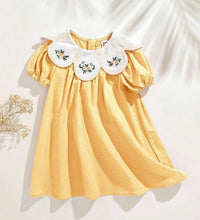 Load image into Gallery viewer, Puff Sleeve Floral Collar Dress