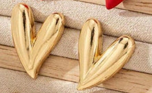 Load image into Gallery viewer, Heart Post Earrings