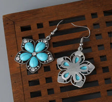 Load image into Gallery viewer, Flower Turquoise earrings