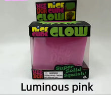 Load image into Gallery viewer, Glow in the dark Cube Nee ***