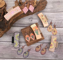 Load image into Gallery viewer, Western Claw Clip/Earring Set