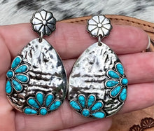 Load image into Gallery viewer, Flower Embellished Earrings