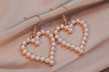 Load image into Gallery viewer, Pearl Dangle heart Earrings