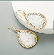 Load image into Gallery viewer, Teardrop sequin earrings