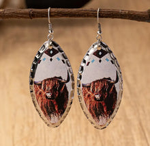 Load image into Gallery viewer, Western leaf earrings