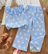 Load image into Gallery viewer, Plaid Daisy Pant Outfit