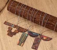 Load image into Gallery viewer, Leather pendant necklace