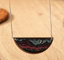 Load image into Gallery viewer, Leather pendant necklace