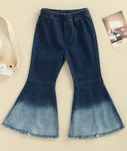 Load image into Gallery viewer, Fade out flare  jeans
