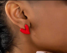 Load image into Gallery viewer, Heart Post Earrings