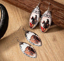 Load image into Gallery viewer, Western leaf earrings
