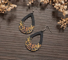 Load image into Gallery viewer, Faded cutout Leopard earrings