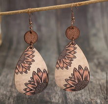 Load image into Gallery viewer, Wooden Drop Sunflower Earrings