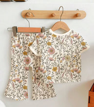 Load image into Gallery viewer, Floral Pant Outfit
