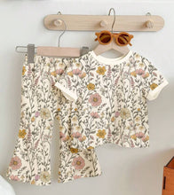 Load image into Gallery viewer, Floral Pant Outfit
