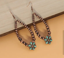 Load image into Gallery viewer, Leaf Pearl flower Earrings