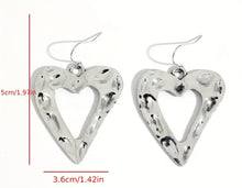 Load image into Gallery viewer, Silver Dangle heart Earrings