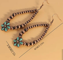 Load image into Gallery viewer, Leaf Pearl flower Earrings