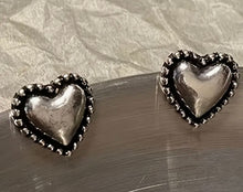 Load image into Gallery viewer, Retro Heart Post Earrings