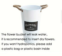 Load image into Gallery viewer, Metal Flower Vase