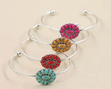 Load image into Gallery viewer, Flower bangle bracelet