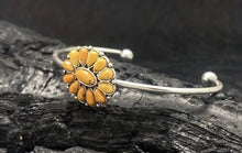 Load image into Gallery viewer, Flower bangle bracelet