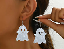 Load image into Gallery viewer, Acrylic Halloween Ghost Earrings