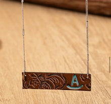 Load image into Gallery viewer, Leather pendant necklace