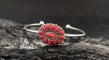 Load image into Gallery viewer, Flower bangle bracelet