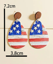 Load image into Gallery viewer, American Flag earrings