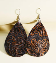 Load image into Gallery viewer, Teardrop stamped earrings