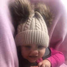 Load image into Gallery viewer, Pom Pom hat